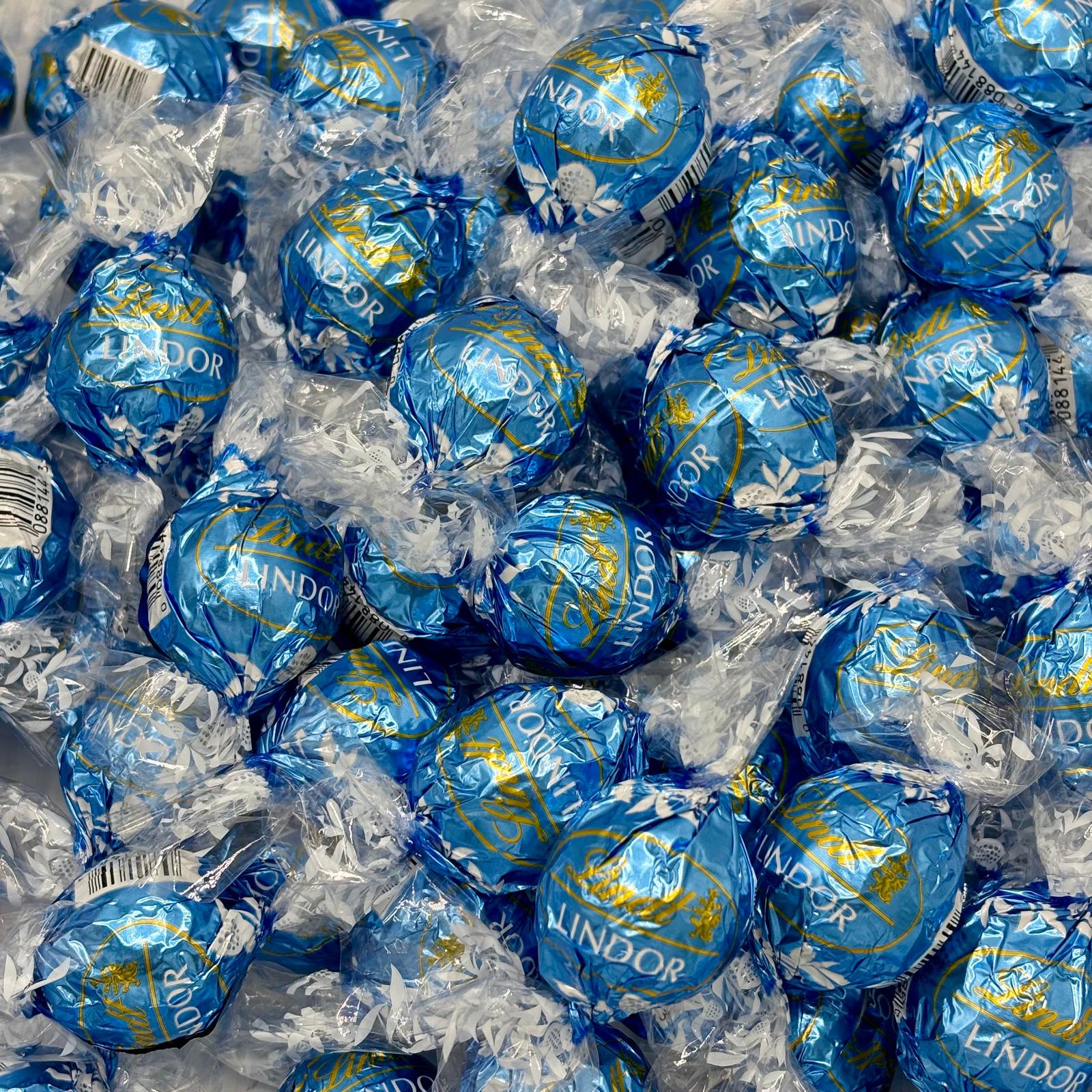 Lindt LINDOR Stracciatella White Chocolate Truffles – Bulk Value Bag - Image 3